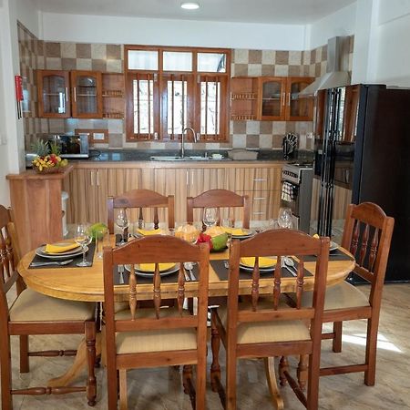 La Belle Residence Self Catering Accommodation Beau Vallon  Esterno foto