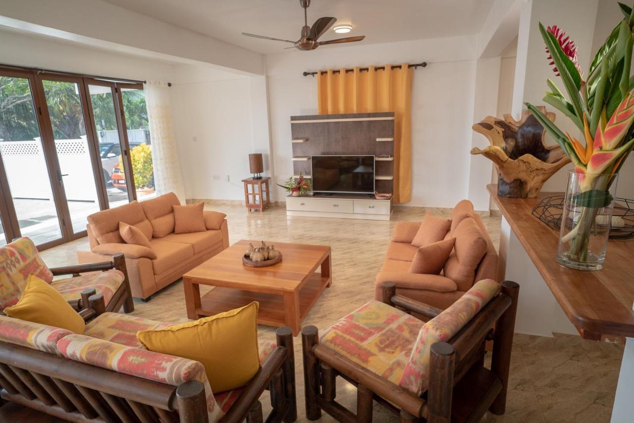 La Belle Residence Self Catering Accommodation Beau Vallon  Esterno foto